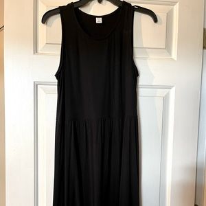 Old navy ladies sleeveless black pullover dress.  Drop waist. Never worn medium